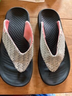 Hey Dude Black Footbed Woven Cream Herringbone and Pink Thong Sandals